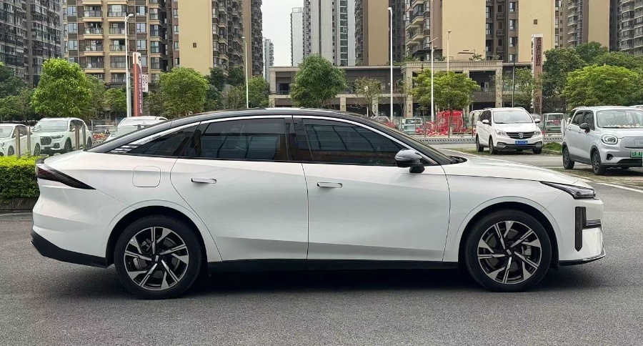Used 2023 Geely Yinhe L6 7000km Milage Plug-in Hybrid