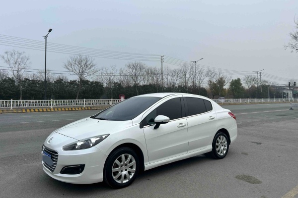 Used 2014 Dongfeng Peugeot 308 sedan, 103000KM mileage